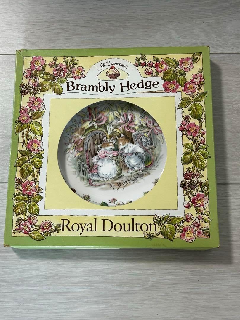 未使用ロイヤルドルトン フォーシーズンズ プレート ROYAL DOULTON（ロイヤルドルトン） ブランブリーヘッジ フォー